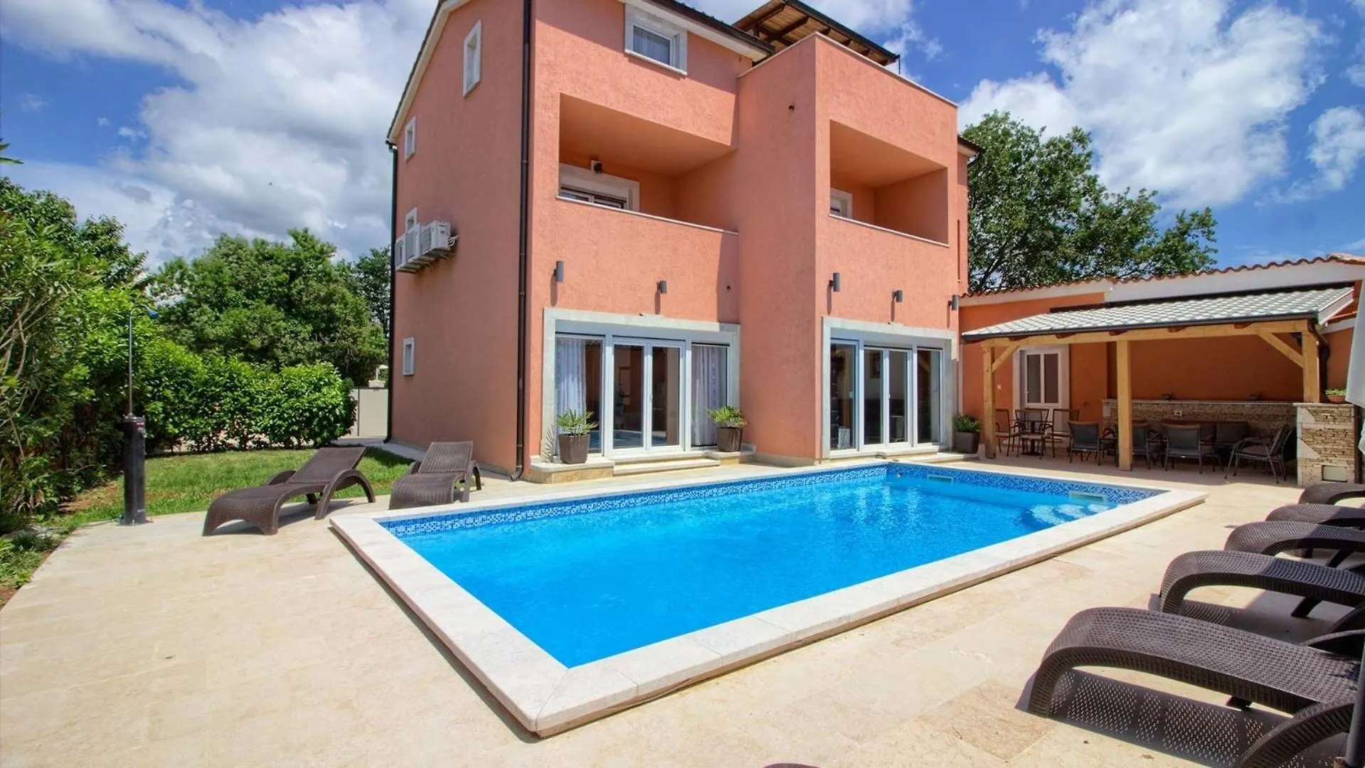 Ferienhaus Mit Privatpool Fuer 14 Personen Ca 360 Qm In Medulin, Istrien Suedkueste Von Istrien